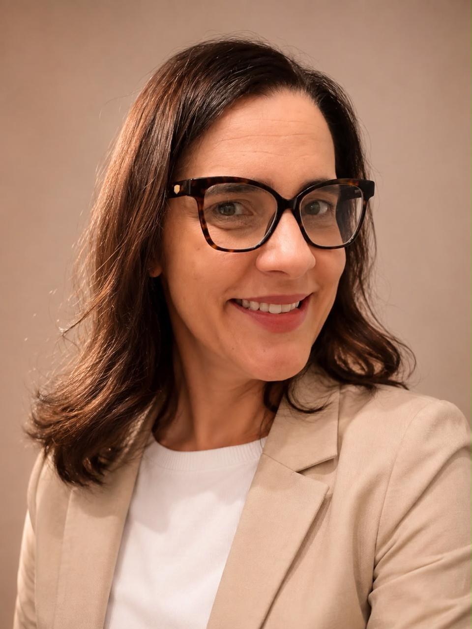 Dra. Anne Barbosa, cirurgiã-dentista